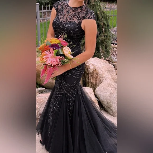 SHERRI HILL PROM DRESS - Picture 1 of 4